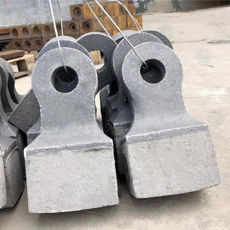 復合破碎機錘頭、合金反擊破板錘、錳鋼鍛造榔頭等礦用粉碎配件鑄造件全解析